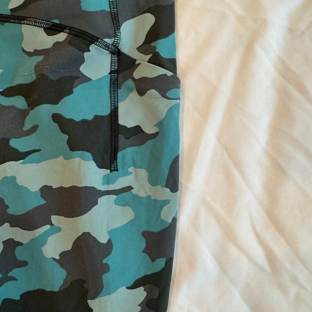 Lululemon Invigorate High-Rise Crop 23" Heritage 365 Camo Tidewater‎ Teal Multi - Picture 13 of 15